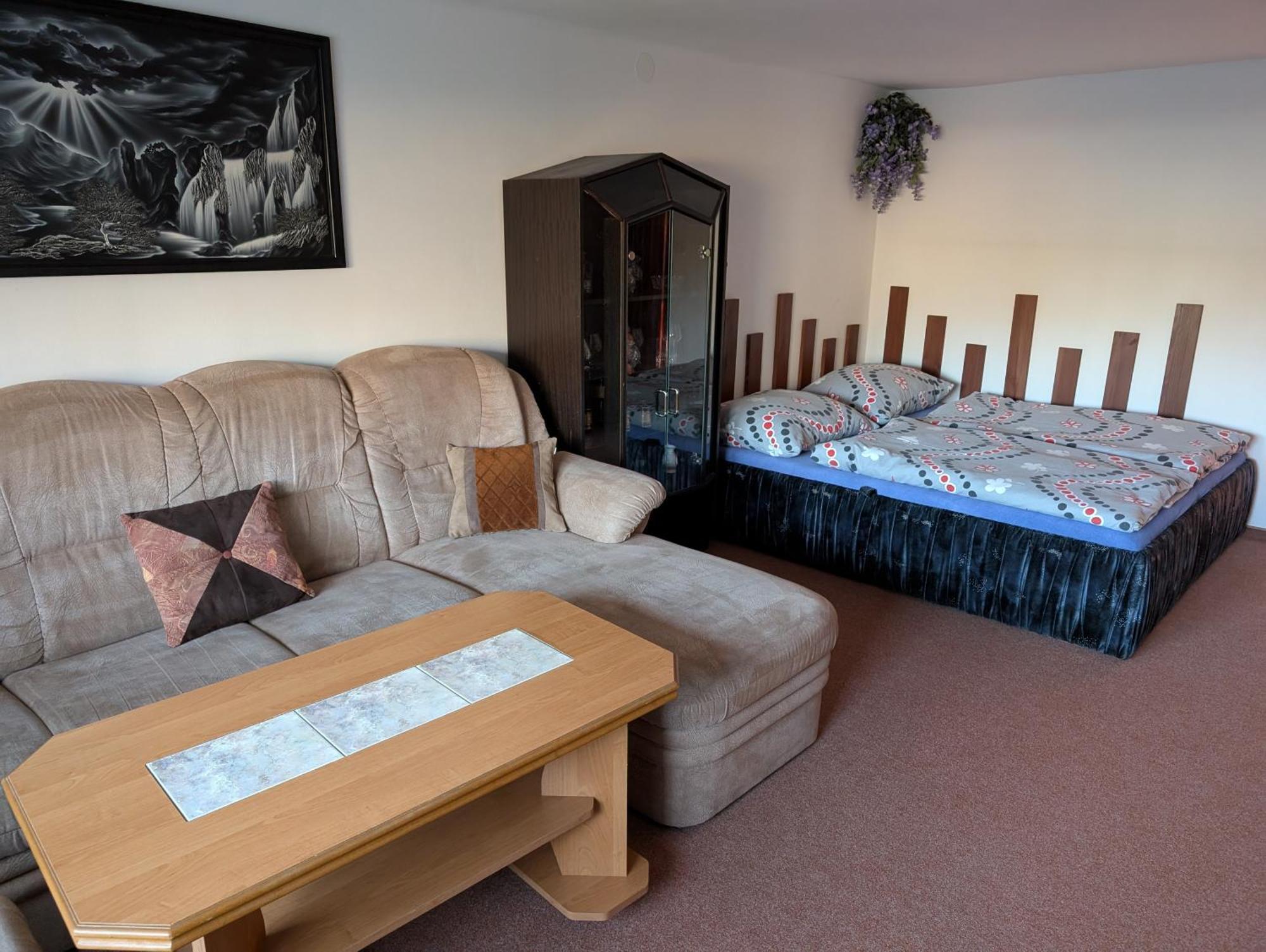 Dvougeneracni Dum Se Zahradou Apartment Vimperk Bagian luar foto