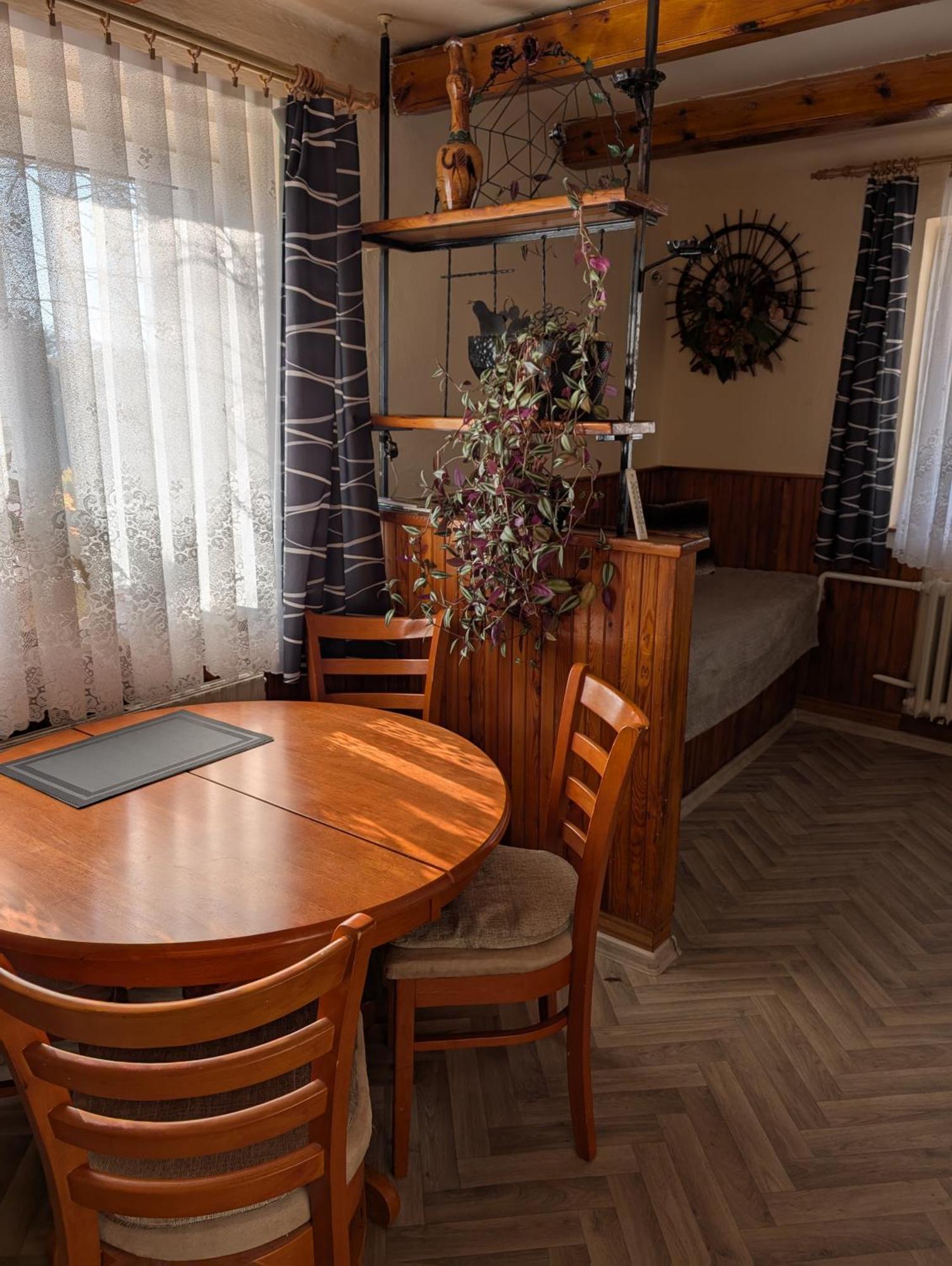 Dvougeneracni Dum Se Zahradou Apartment Vimperk Bagian luar foto