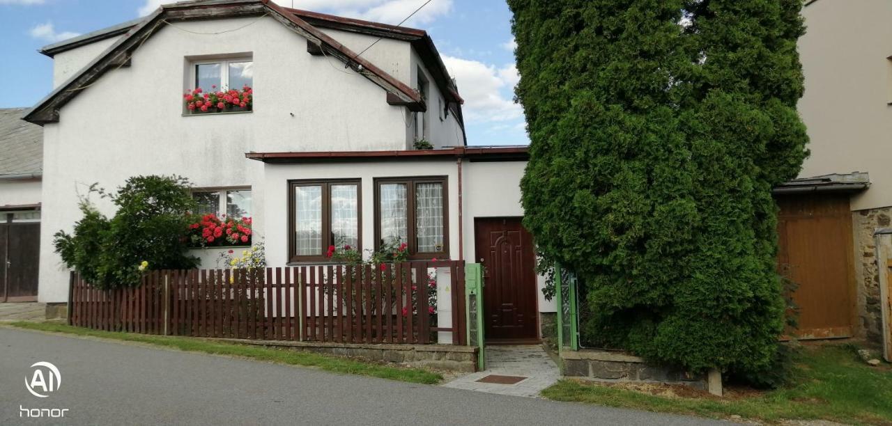 Dvougeneracni Dum Se Zahradou Apartment Vimperk Bagian luar foto